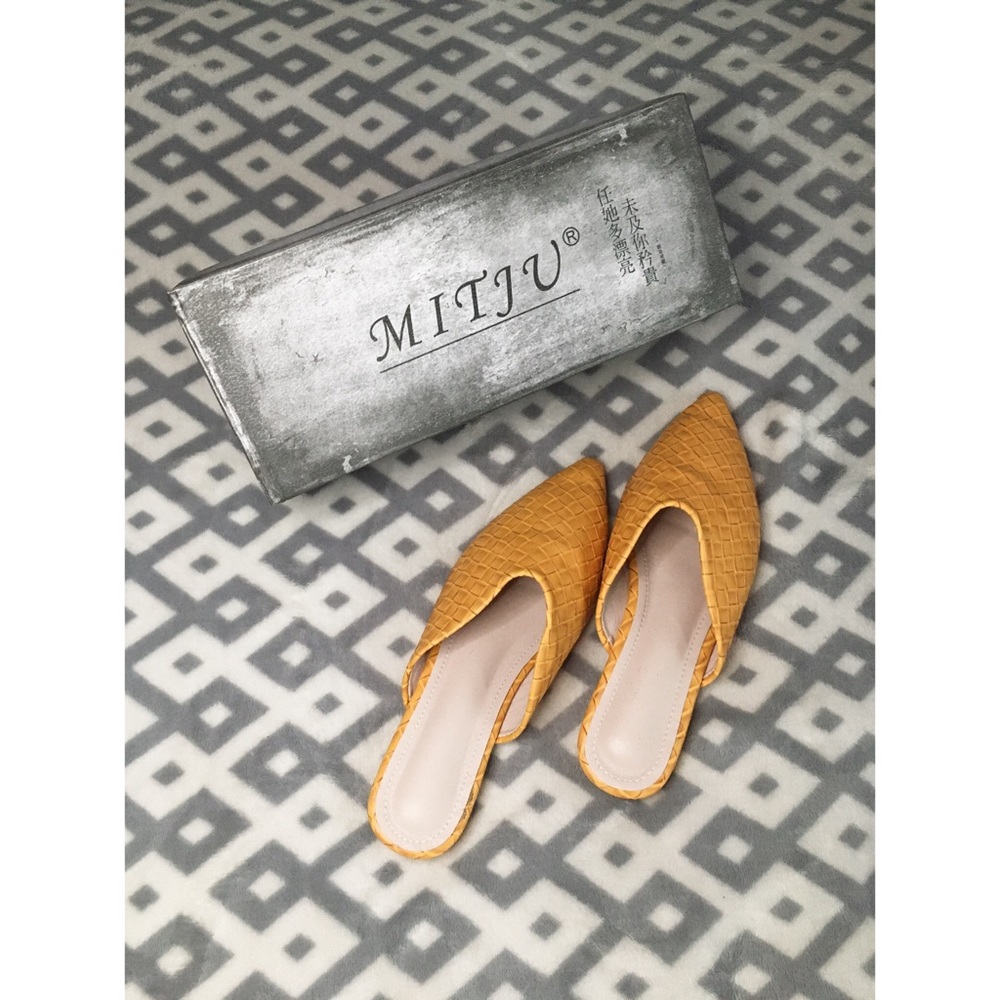 Mitju Yellow Flats